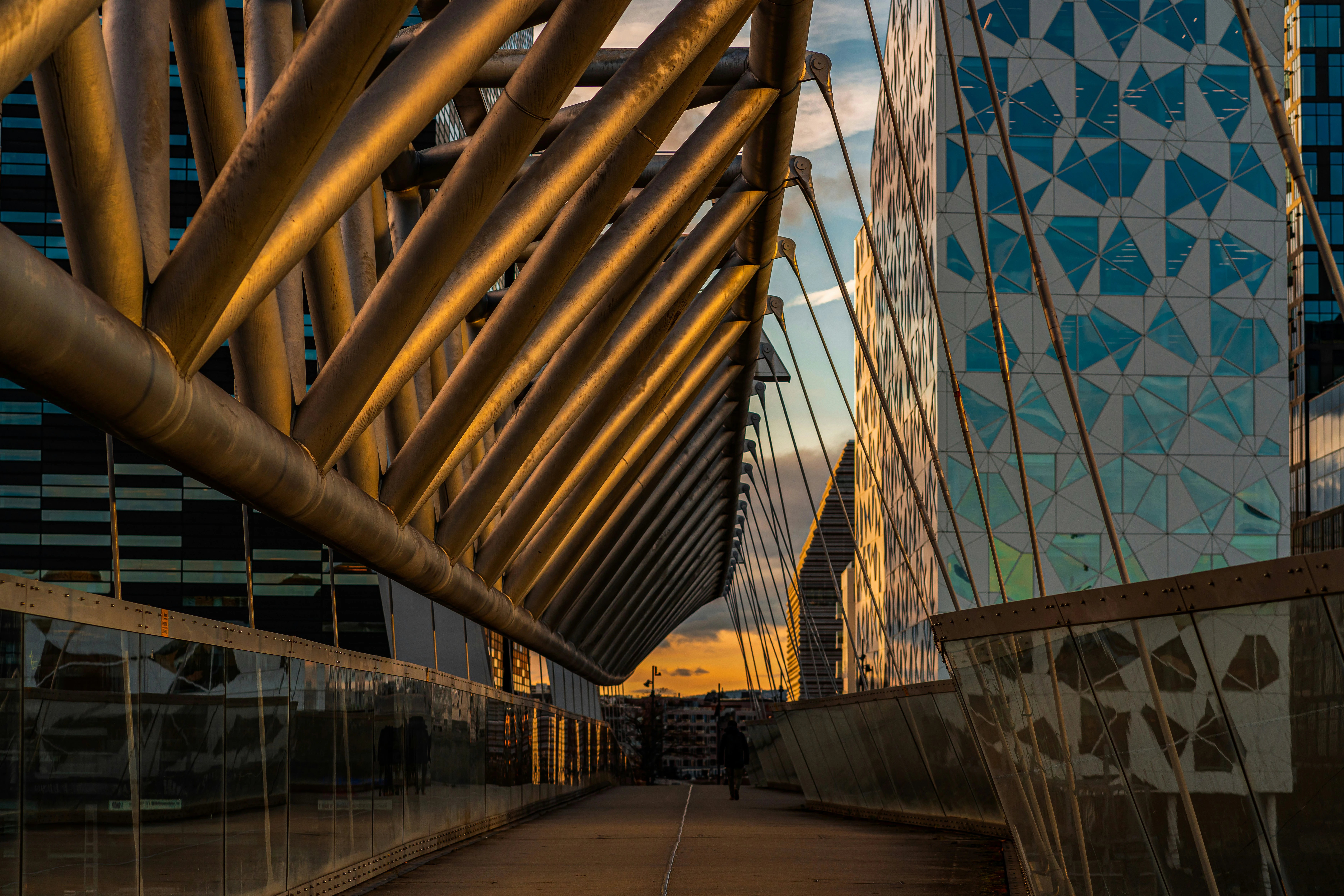 Bro i Oslo ved solnedgang